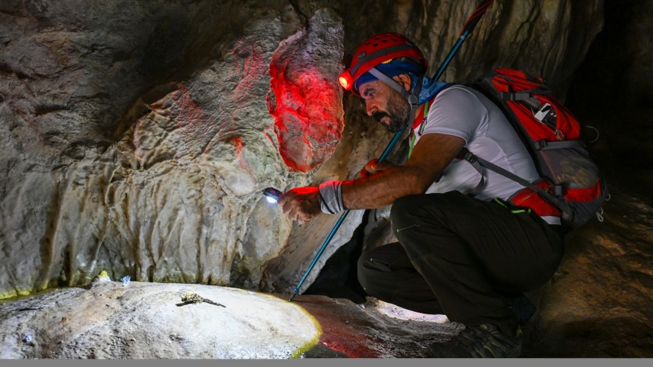 DOSYA HABER/TÜRKİYE'NİN MAĞARALARI - Van'daki mağaralar doğaseverlerin ve arkeoloji meraklılarının ilgisini çekiyor