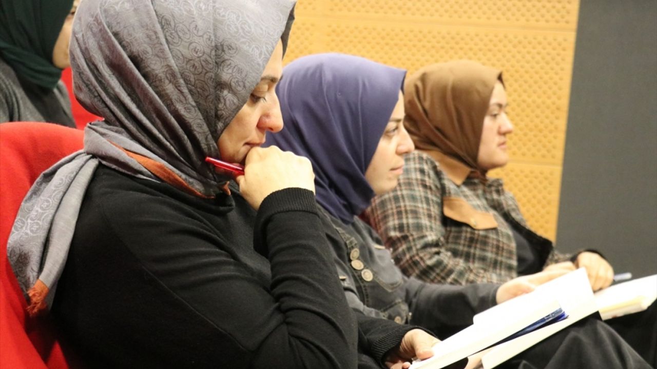 Erzurum'da kadınlar açılan kursla yazarlık kariyerinin kapısını aralıyor