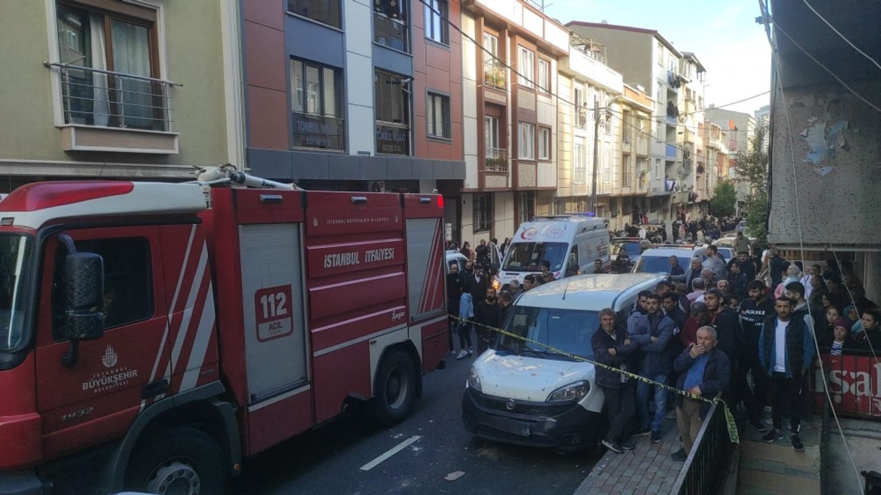 GÜNCELLEME - Küçükçekmece'de 5 katlı binada meydana gelen patlamada bir kişi öldü, 5 kişi yaralandı