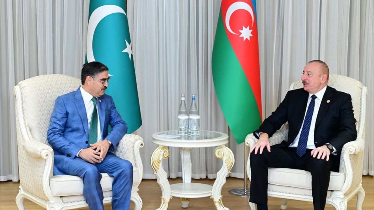 Pakistan geçici hükümet Başbakanı Kakar, Azerbaycan Cumhurbaşkanı Aliyev ile görüştü