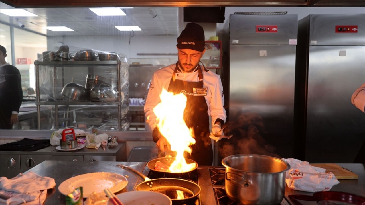 Sivas'ta üniversiteler arası "Anadolu'nun Mirası Soframda" yemek yarışması başladı
