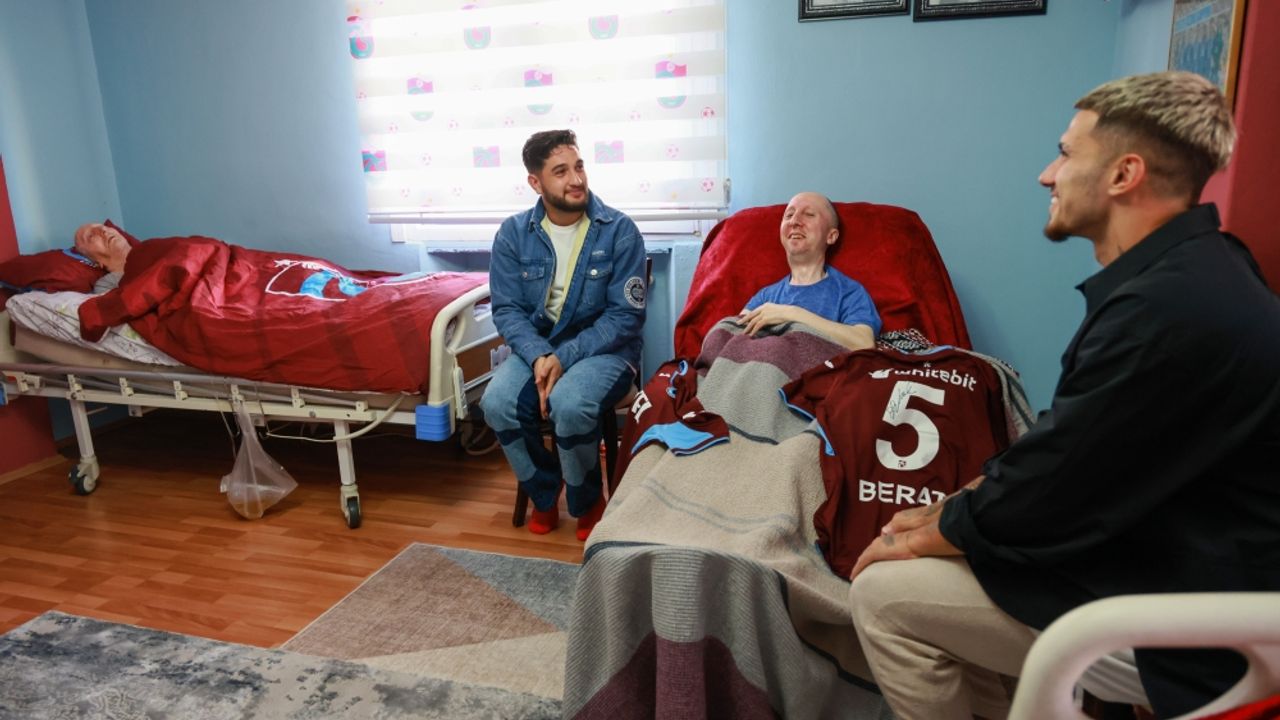 Trabzonsporlu futbolculardan anlamlı ziyaret