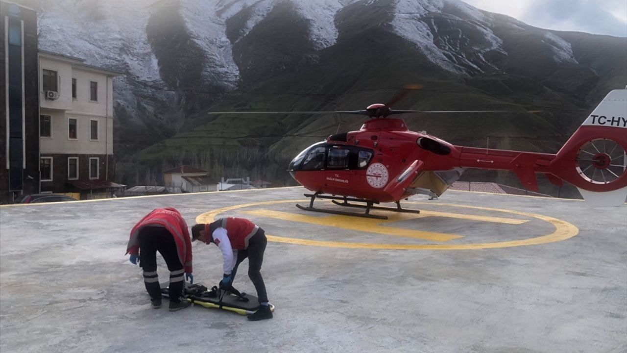 Van'da 46 yaşındaki kadın hasta, ambulans helikopterle hastaneye ulaştırıldı