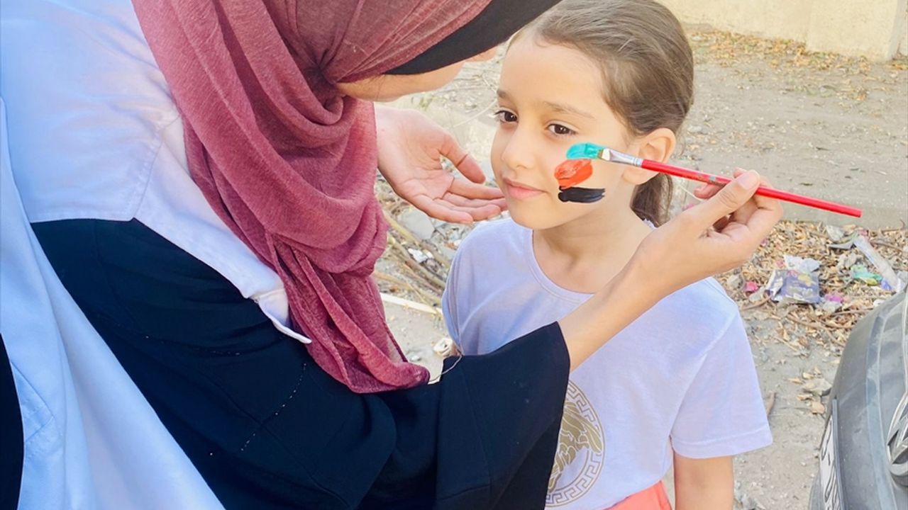 Yeryüzü Doktorları Gazze'deki çocuklara "moral" etkinliği düzenledi
