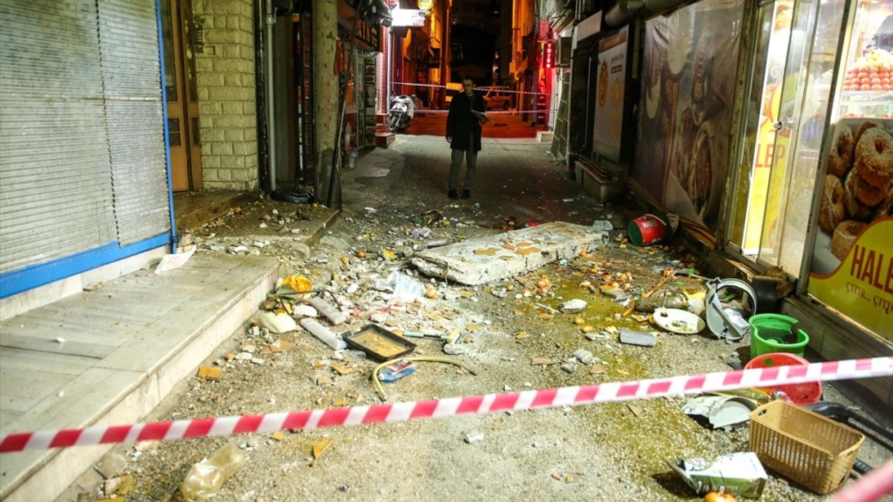 Bursa'da balkonun çöken zeminiyle 6. kattan düşen kişi hayatını kaybetti
