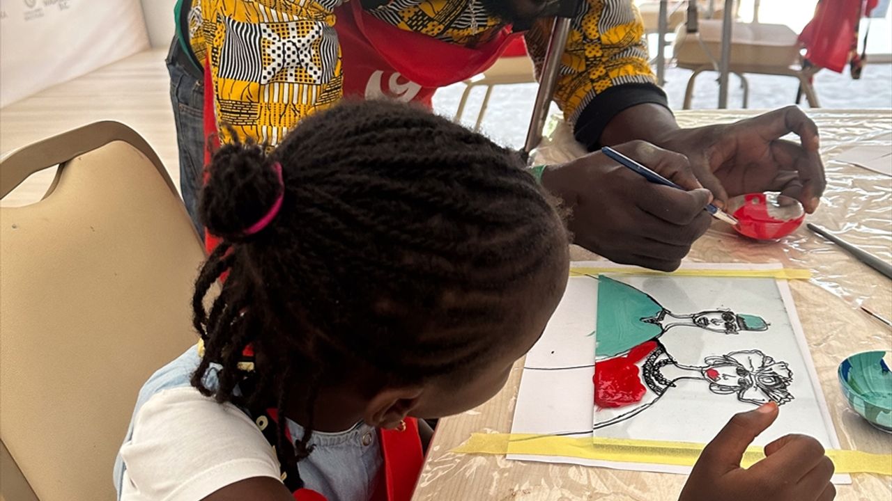 Dakar Yunus Emre Enstitüsü'nde cam altı boyama etkinliği düzenlendi
