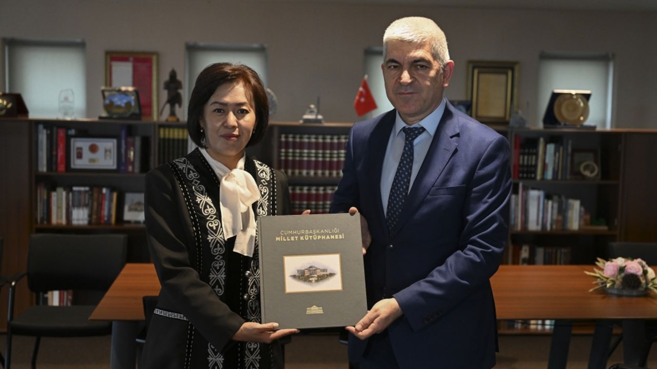 Kırgızistan'ın Ankara Büyükelçiliği ve TÜRKTAV kitap bağış töreni düzenledi
