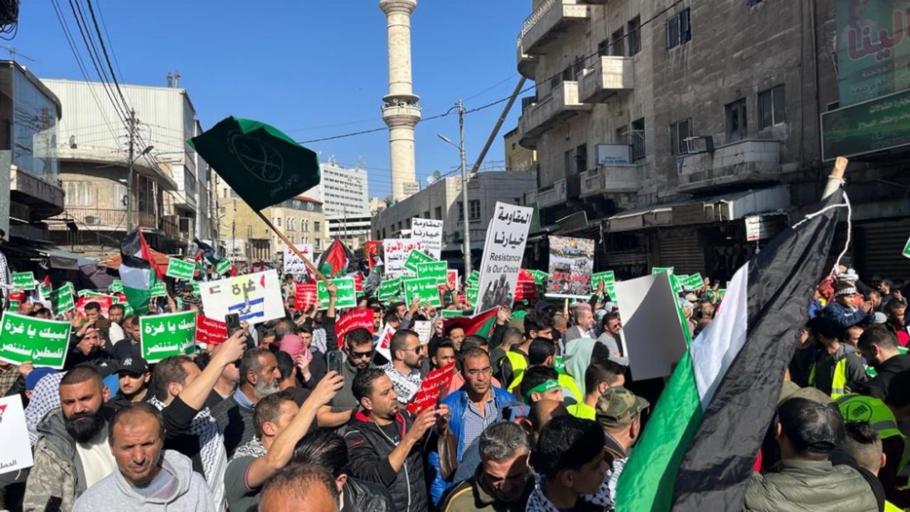 Ürdün'de İsrail saldırıları altındaki Gazze'ye destek yürüyüşü düzenlendi