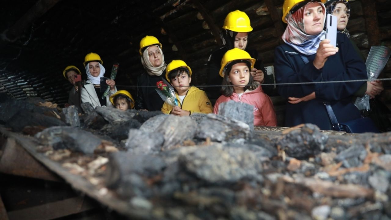 Zonguldak'ta madenci aileleri yer altındaki çalışma şartlarını eğitim ocağında gözlemledi
