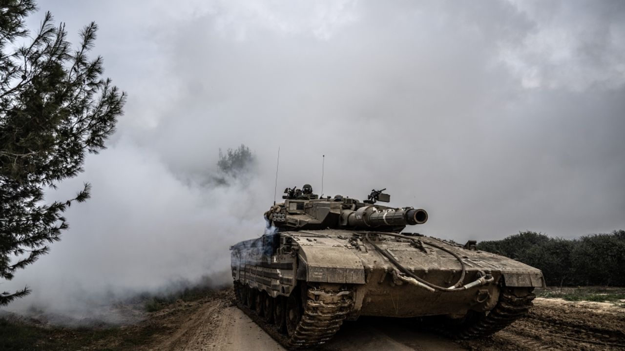 AA ekibi İsrail'in Gazze'ye düzenlediği saldırıları ve sınırdaki tank hareketliliğini görüntüledi
