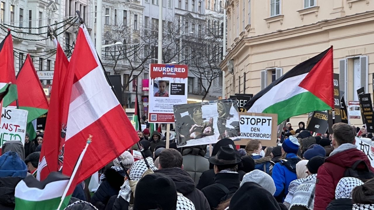 Avusturya'da İsrail'in Gazze'ye yönelik saldırıları bir kez daha protesto edildi
