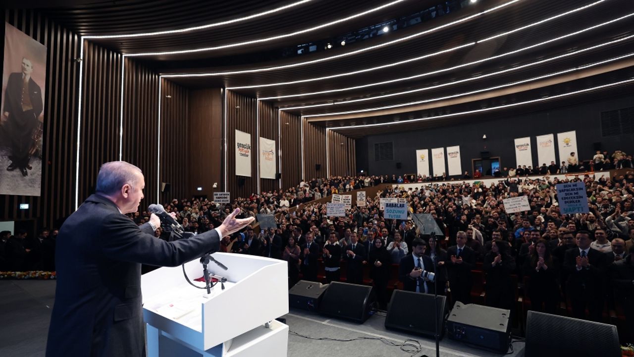 Cumhurbaşkanı Erdoğan, Eskişehir'de gençlerle buluştu: (1)