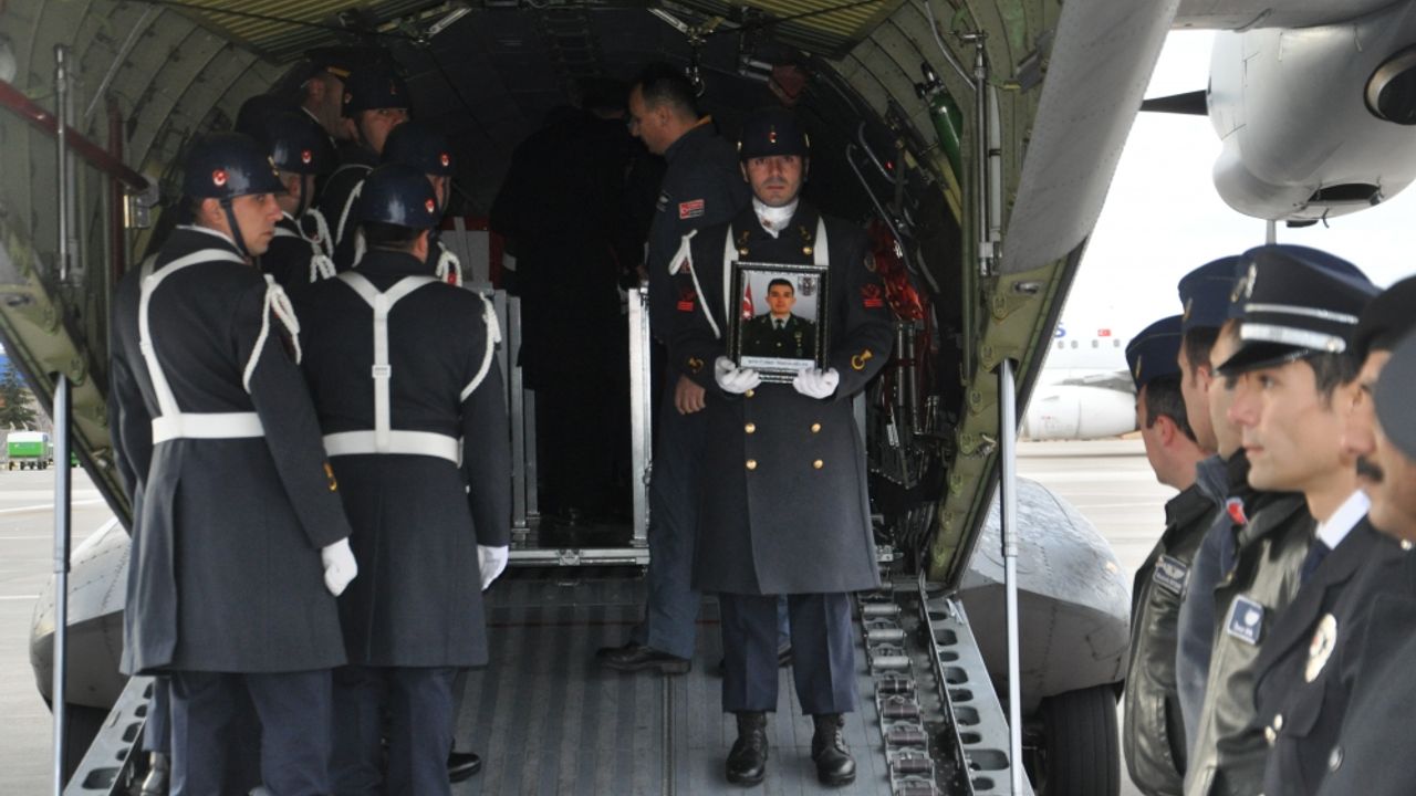Şehitler Delen ve Batur'un cenazeleri Kapadokya Havalimanı'nda karşılandı