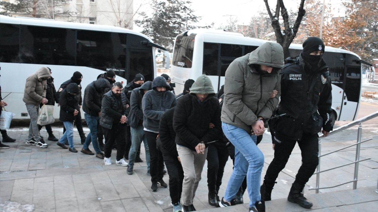 Erzurum merkezli "Sibergöz-20" operasyonunda yakalanan 71 zanlı adliyede