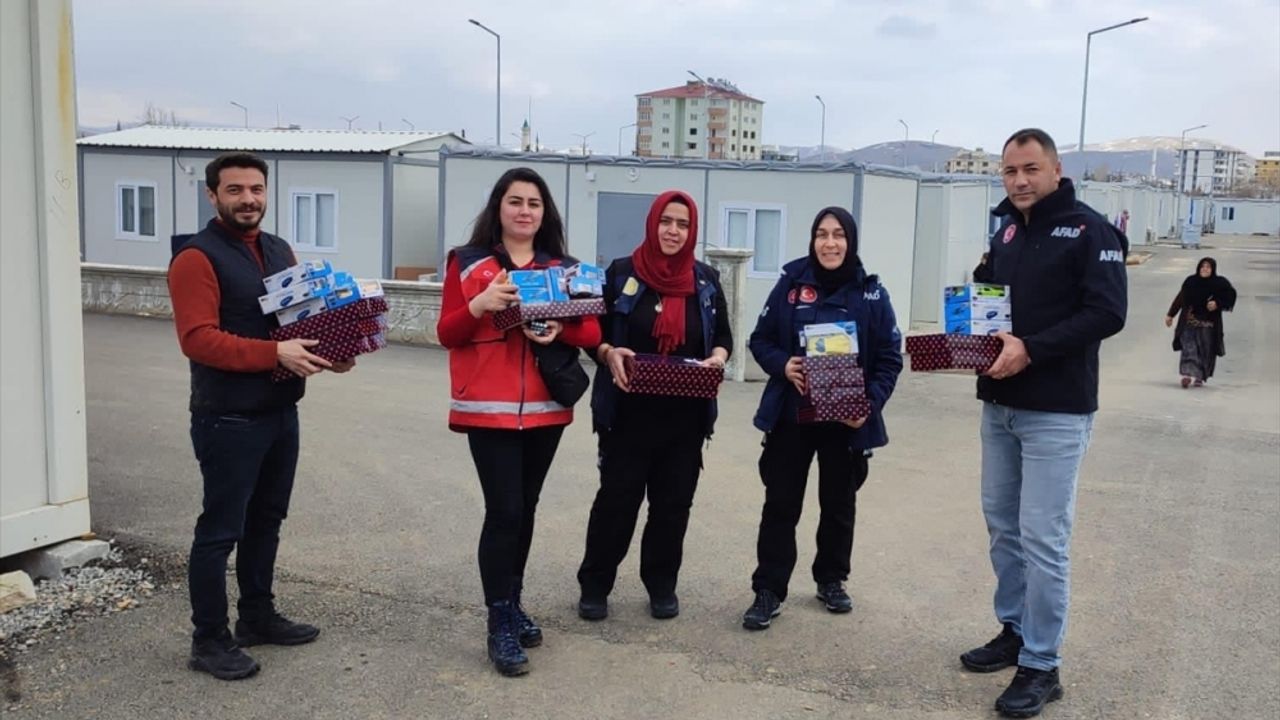 Isparta AFAD'dan depremzedeler için "Bir Oyuncak Bir Kitap" kampanyası