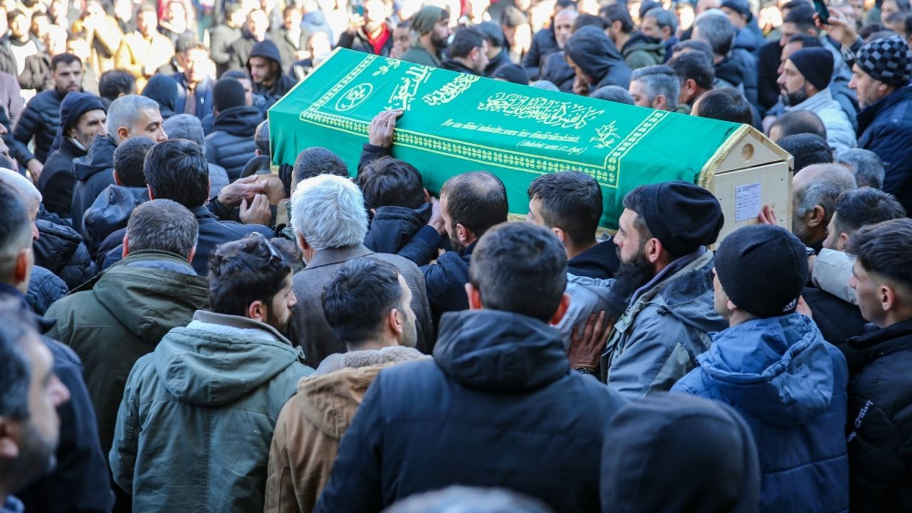 İstanbul'da öldürülen "Filozof Ramazan"ın cenazesi Diyarbakır'da defnedildi