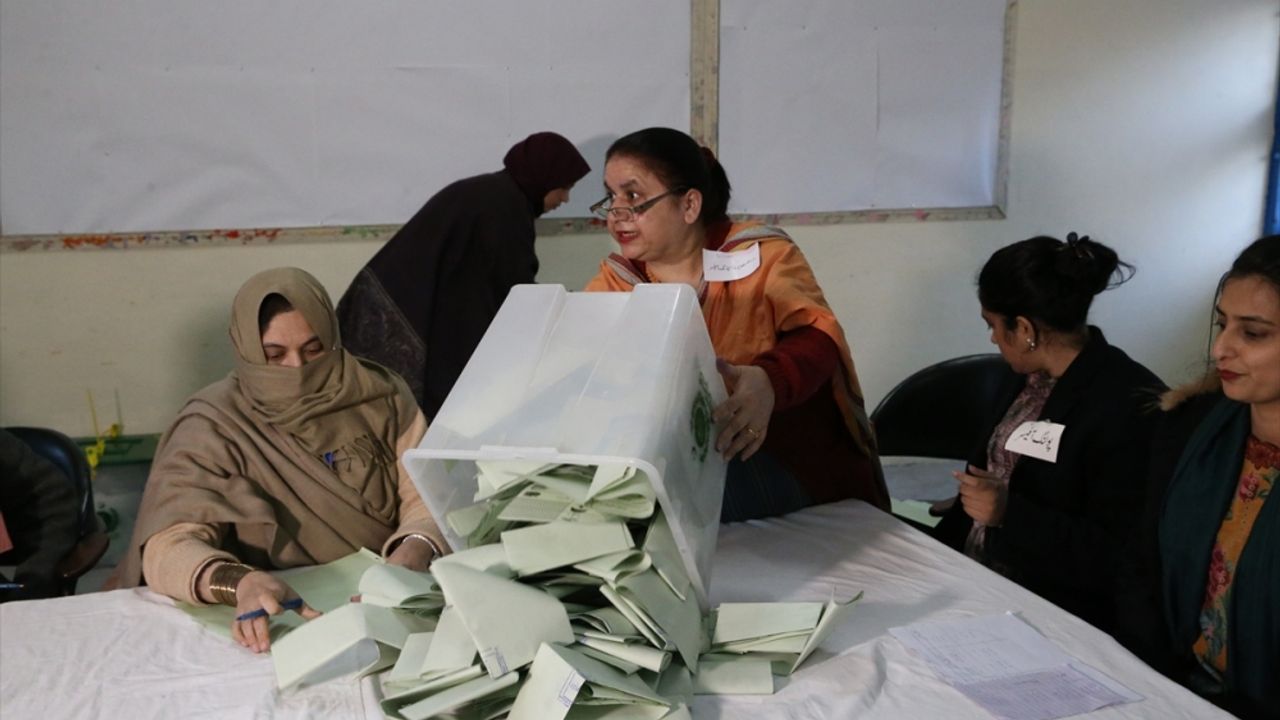 Pakistan'da oy verme işlemi sona erdi