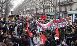 Fransa'da emeklilik reformu karşıtı gösterilerde arbede yaşandı