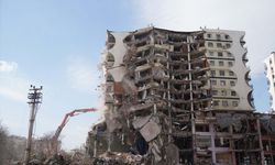 Depremde yıkılan binalar için 279 tutuklama