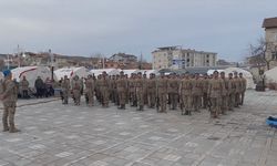 MALATYA - Doğanşehir'de depremzedeler komandoları alkışlarla uğurladı