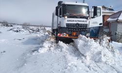 Erzurum-Tekman kara yolu kar ve tipi nedeniyle ulaşıma kapatıldı