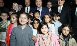 Dışişleri Bakanı Çavuşoğlu, Sakarya'da depremzedelerle buluştu, gençlerle sahur yaptı
