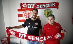 Down sendromlu Gültekin'in kalbi "Antalyaspor" ile atıyor