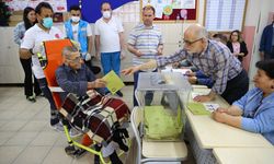 Edirne'de evde tedavi gören hastalar, ekiplerin yardımıyla oy kullandı