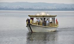 Haliç'ten sultan kayığıyla Marmara Denizi ve dereyi geçip Uluabat Gölü'ne geldi