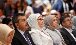 Emine Erdoğan Katar'da İslam Sanatları Müzesi'ni ziyaret etti