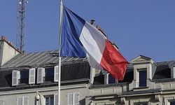 Fransa'da genel seçimlerin ikinci turuna günler kala aşırı sağ karşıtı gösteri yapıldı