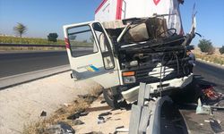 Konya'da kamyon refüje çarptı 1 kişi öldü, 1 kişi yaralandı