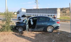 Samsun'da otomobil ile hafif ticari araç çarpıştı, 3 kişi yaralandı