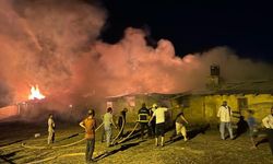 Kağıthane'de bir binanın çatısında çıkan yangın söndürüldü