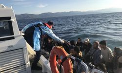 Balıkesir'de 30 düzensiz göçmen yakalandı, 2 göçmen kaçakçısı tutuklandı