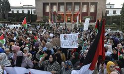 Fas'ta yüzlerce kişi "Gazze'deki soykırıma dur" demek için yürüdü