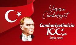 Atatürk'ün Nutuk okuduğu görüntü yapay zekayla Ankara'da bir iş merkezine yansıtıldı