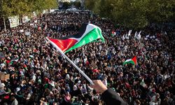 ABD'de Filistin yanlısı göstericiler İsrail'in Chicago Konsolosluğu binasına girdi