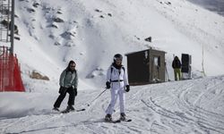 Sezona başlayan Palandöken ilk günden kayakseverlerle doldu