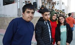 Adana'da askeri bando özel gereksinimli bireylere konser verdi