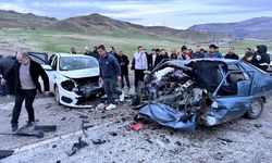 Adıyaman'da iki otomobilin çarpıştığı kazada 3 kişi öldü, 3 kişi yaralandı