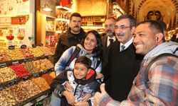 Cumhurbaşkanı Yardımcısı Yılmaz, Mısır Çarşısı esnafını ziyaret etti