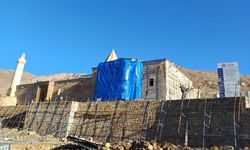 Divriği Ulu Camii'nin geçici koruma çatısı kaldırılmaya başlandı