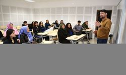Giresun'da üniversite özlemi yaşayan 10 kadın üniversitelilerle derse girdi