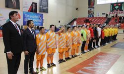 Kayseri protokolü "Down Futsal Takımı" ile özel maç yaptı