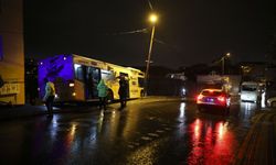 Beykoz'da İETT'ye bağlı özel halk otobüsü park halindeki araçlara çarptı