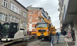 GÜNCELLEME - Gaziosmanpaşa'da inşaat çalışması sırasında 2 binanın temelinde kayma yaşandı