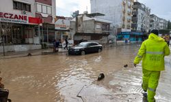 GÜNCELLEME - İzmir'in Dikili ve Bergama ilçelerinde sağanak sonrası dere taşkınları yaşandı