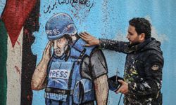 İdlibli grafiti sanatçısından İsrail saldırısında oğlunu kaybeden Filistinli gazeteci Dahduh'a destek