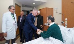İstanbul Valisi Gül'den Fatih Camisi imamı Usta'ya hastanede ziyaret